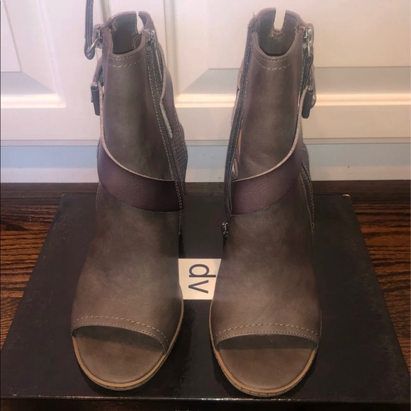 Taupe booties - Picture 6 of 6